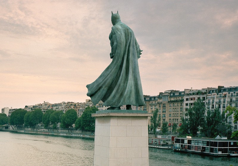 Foi em meados de 2015 que Benoit Lapray estava passeando pelas ruas de Paris quando começou a pensar em um projeto de fotografia que poderia ser colocado em prática usando os monumentos mais famosos da cidade. Sua ideia foi a de adicionar heróis da cultura popular no lugar de alguns monumentos parisienses.